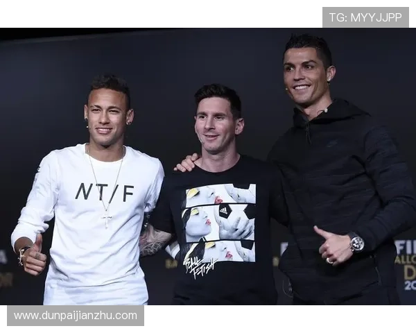 阿图尔与内马尔重聚合影祝福早日回归赛场